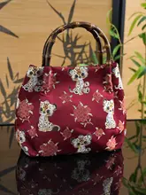 金獅子柄のシルク製竹筒バッグ【中華風・可愛い・祝いの赤色】