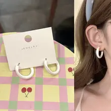 モダンカラーのクリームイヤリング【穴あけ不要・ミニマルデザイン】