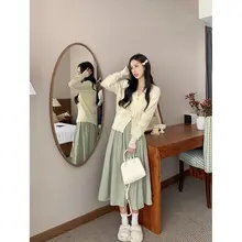 温かみあるデザイン！長袖ニットカーディガンとハイウエストミディスカート【秋用・トレンド】（セットアップ対応）