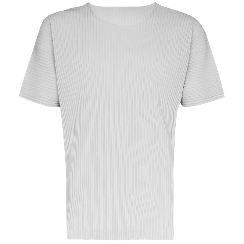 春コーデ メンズ 完全ガイド｜皺加工Tシャツで自然な日常感を演出
