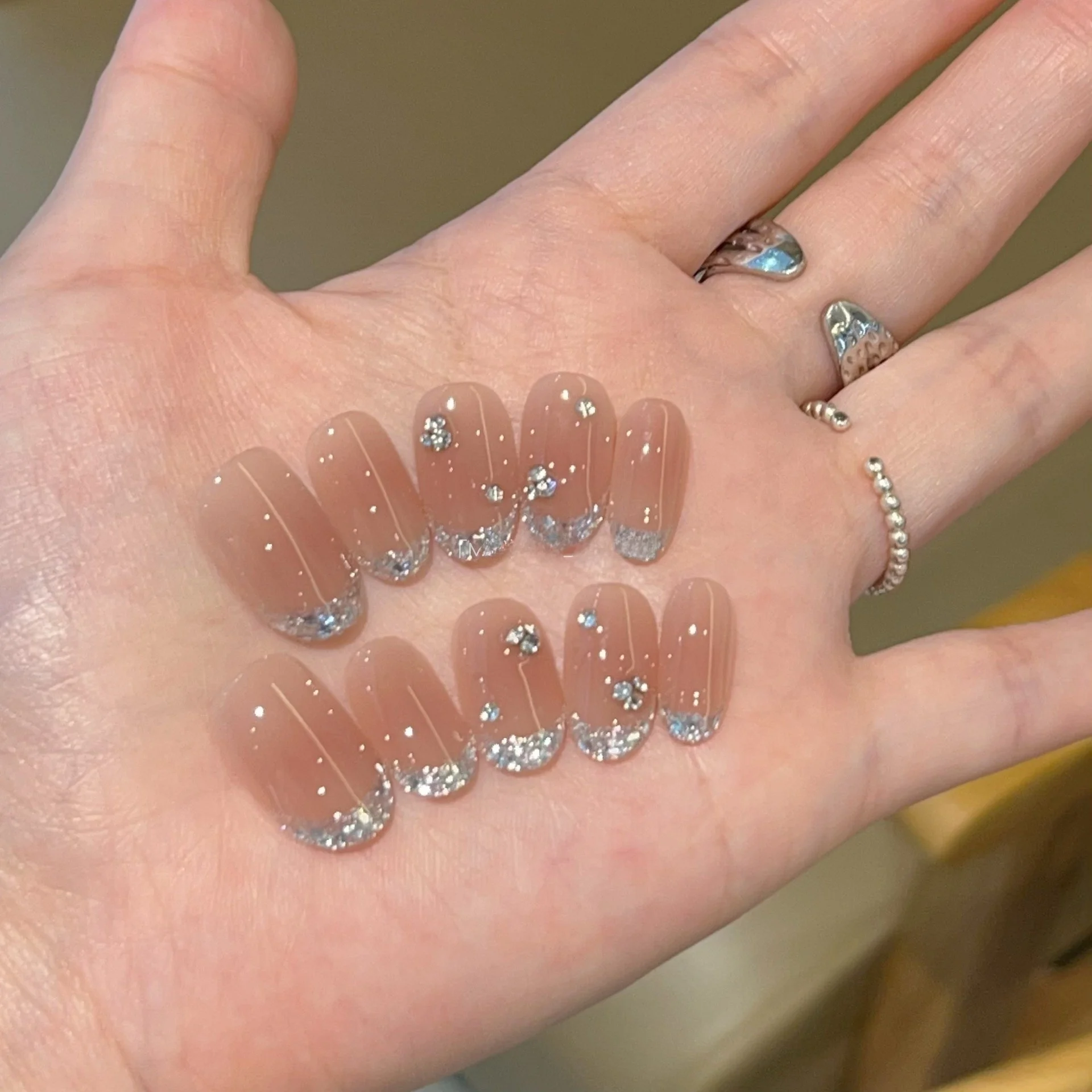 かっこいい おしゃれ 大人 フットネイル 夏にぴったりなデザインは？フレンチスタイルのアイスピンクグリッターが解決する