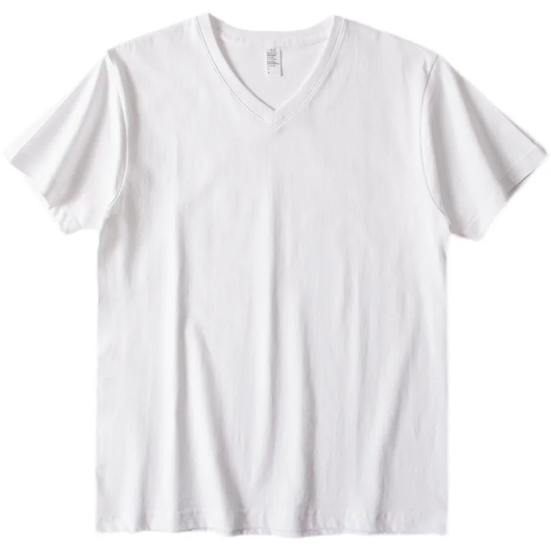 「Tシャツ形」で失敗しない着こなしは？VネックTシャツの選び方とアレンジのコツ