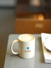 バルーン猫デザインの陶器製マグカップ【ハンドル付き・かわいらしいコーヒーカップ】