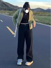 高腰設計の黒いストレートデニムパンツ【大きいサイズ・秋春兼用・ゆったりシルエット】
