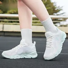 女性用ランニングシューズ【白色・メッシュ素材・通気性・軽量デザイン】