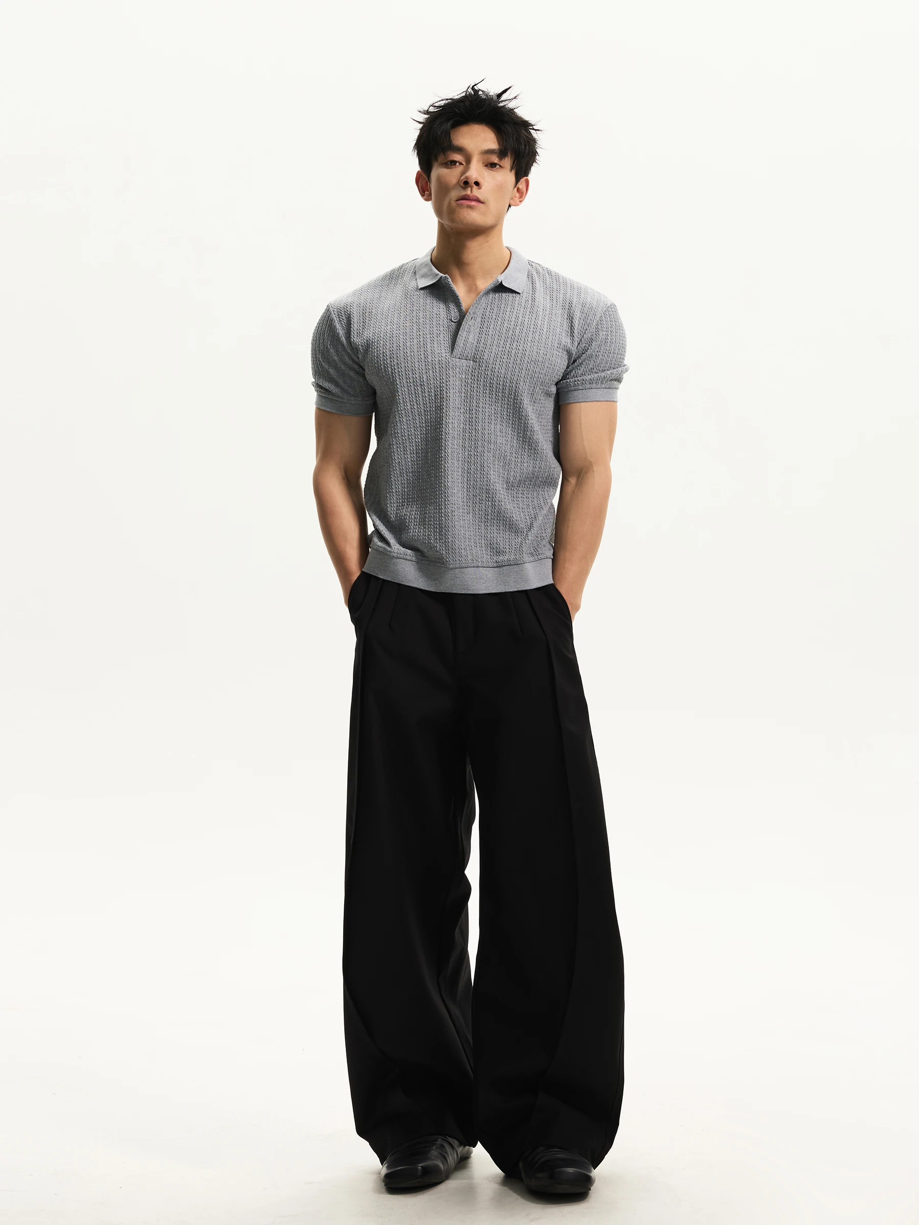 デザイン性のあるワイドパンツ【レトロスタイル・カジュアル・ストレート】の特徴と実用性