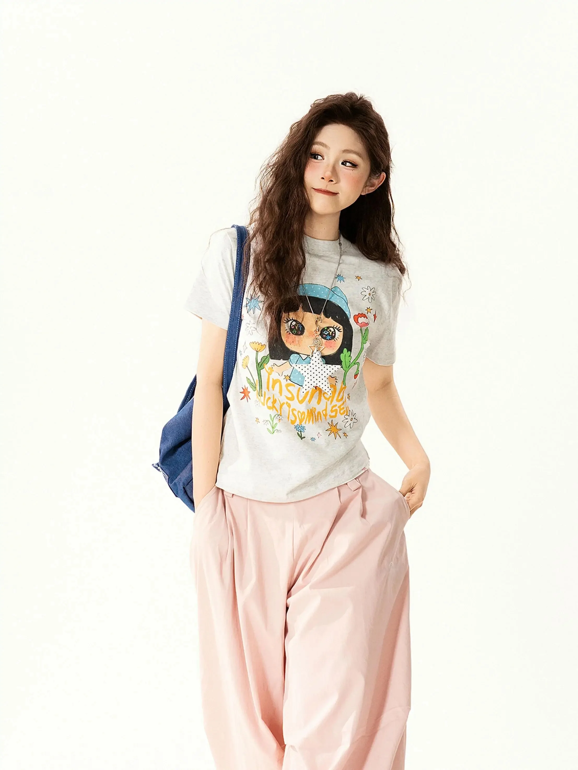 リメイクTシャツをワンピースに変える：ヴィンテージアニメプリント正肩短袖Tシャツの実用性とデザイン分析