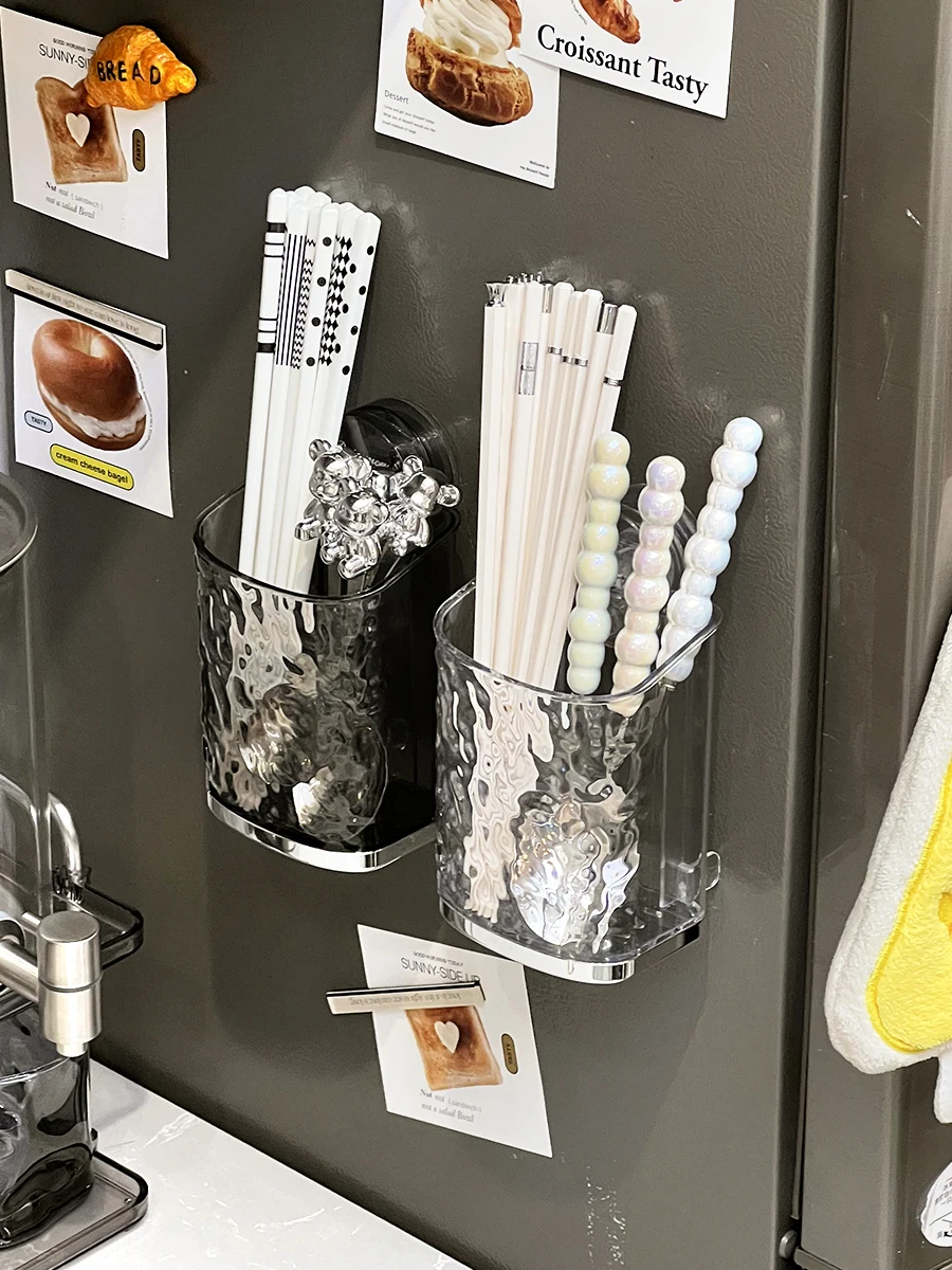 吸盤式キッチン用箸立て：収納・水切り機能で一人暮らしの便利グッズとしての実用性を検証