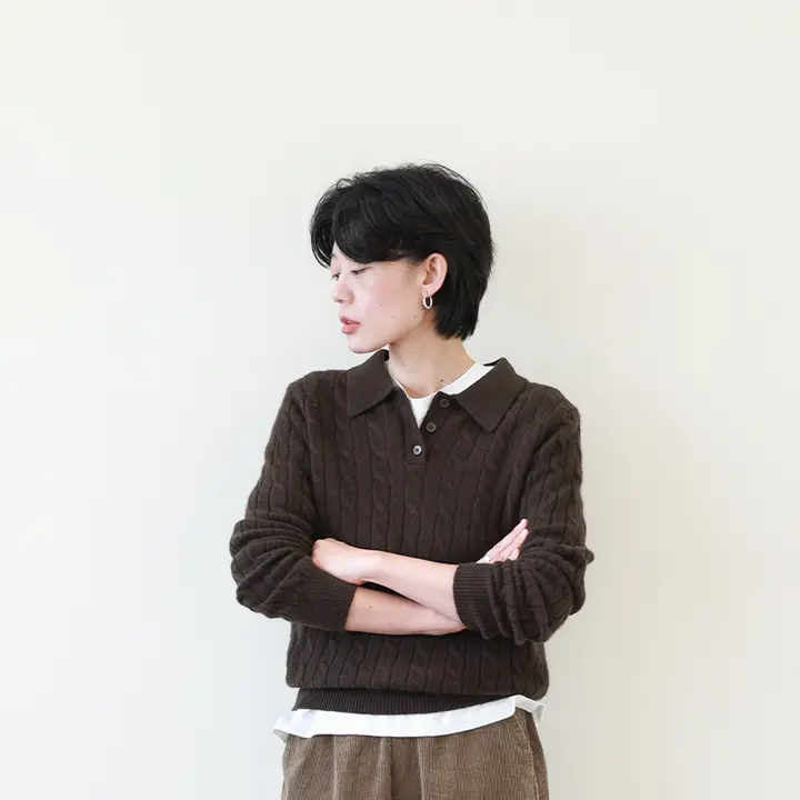 極上の柔らかさ 羊毛混ポロネックニットセーター【グレー・麻花編み・重ね着対応】