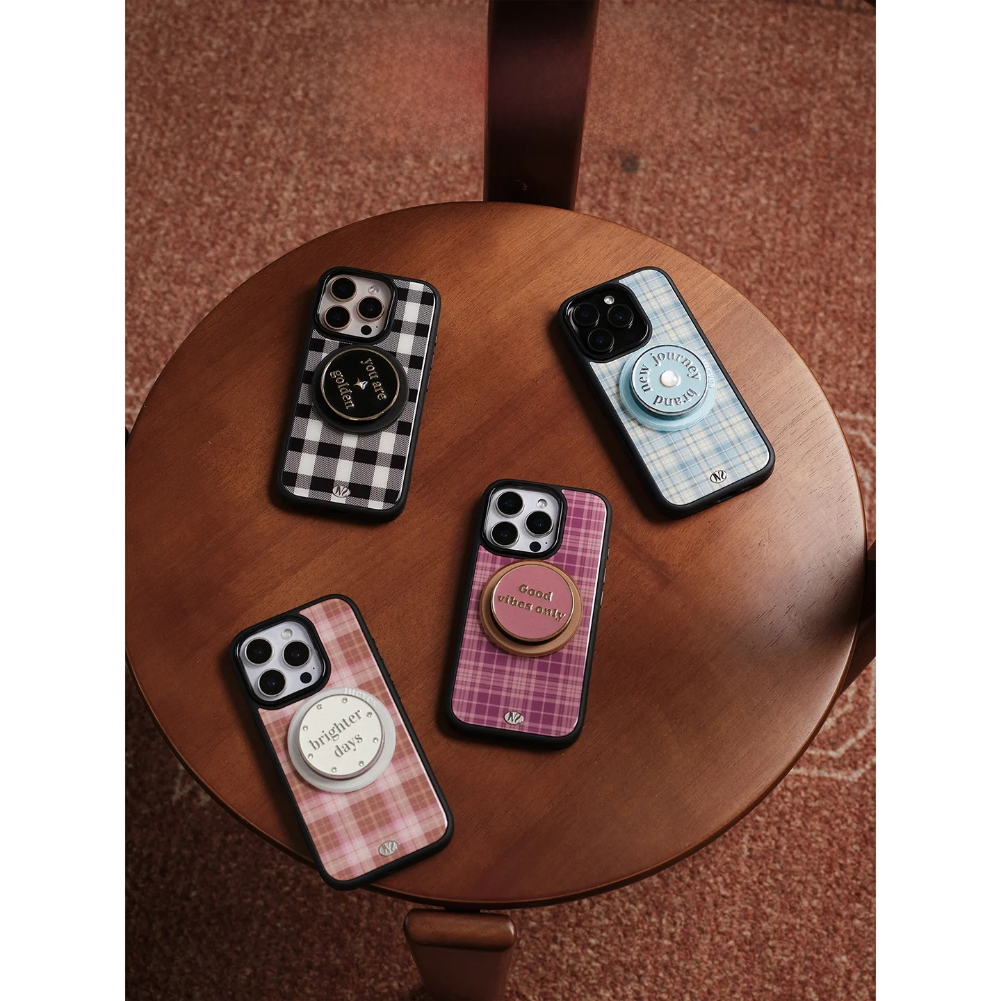 JUEVES マグネット式スマホスタンド：伸縮可能でオリジナルデザインの高級感を実現