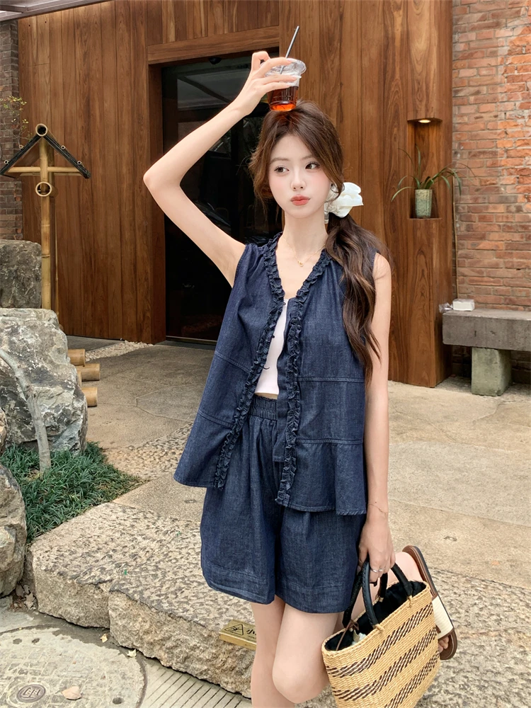 夏のデニムベストは、甘さと涼しさのバランスが鍵！どう選ぶ？
