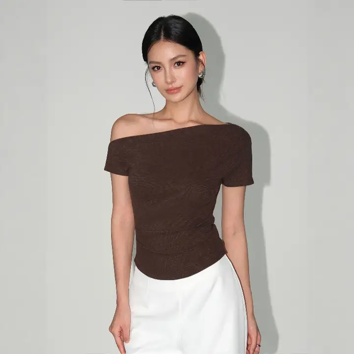 斜め肩デザインの短袖Tシャツ【女性用・収縮ウエスト・夏用・お洒落なニット・ショート丈】