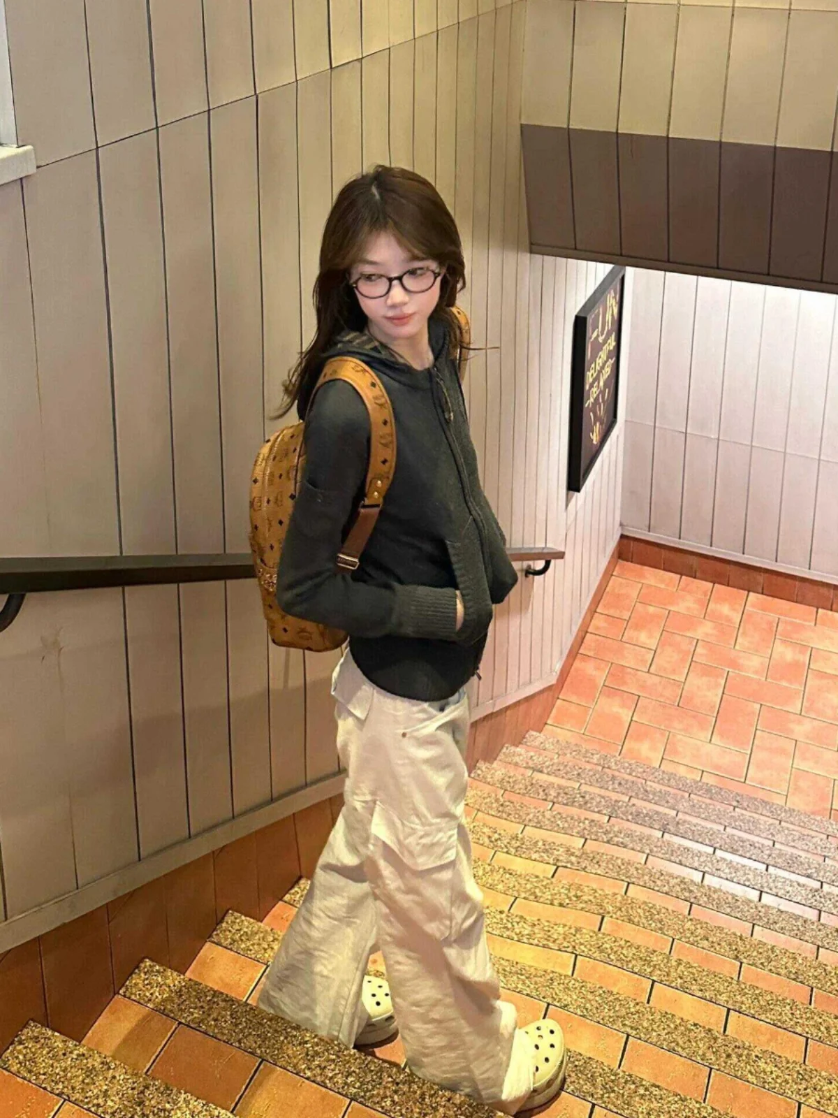 女性ワークパンツ ロングストリート ベージュ 多ポケット ヴィンテージスタイル
