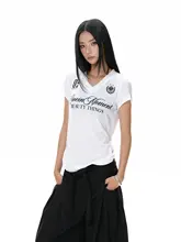 レトロスタイルのVネック半袖Tシャツ【フィット感抜群・アルファベットプリント・肌触りの良い素材】