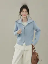 ブルーのダブルジッパーフリルニット長袖カーディガン【秋冬用・レディース】
