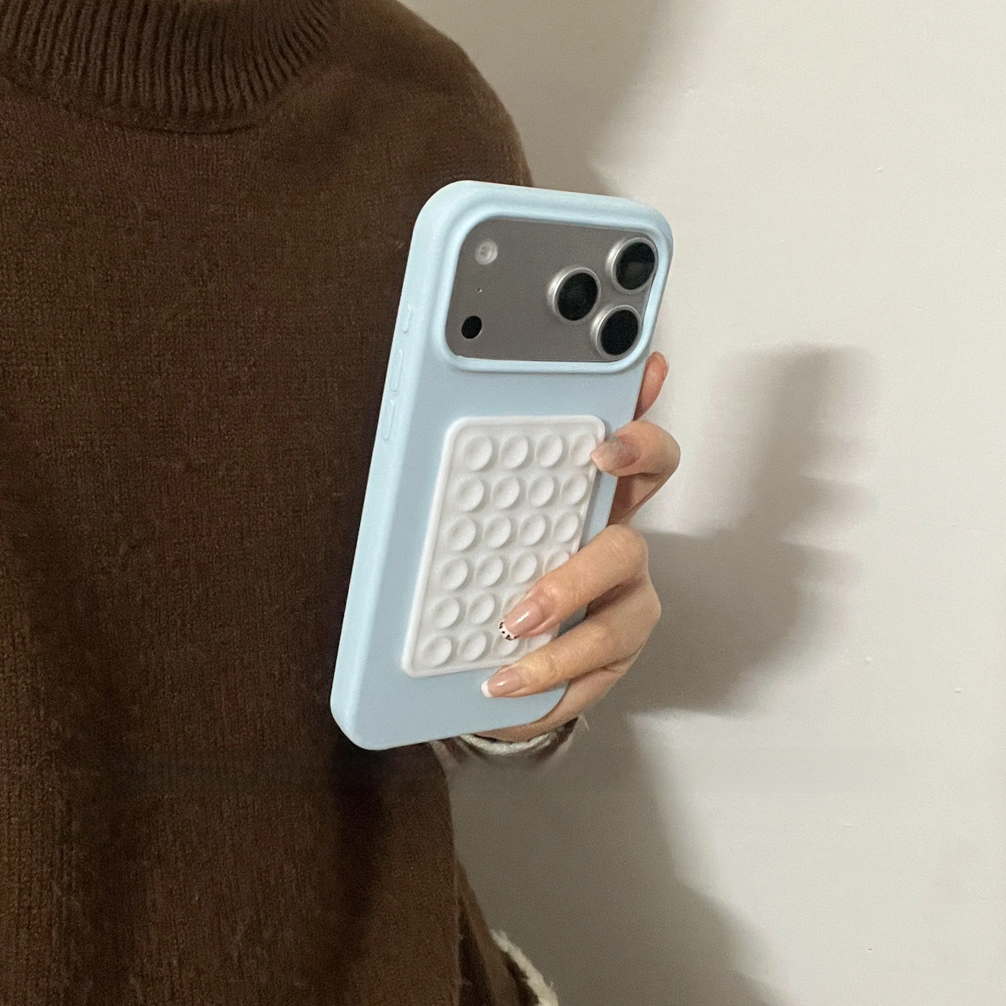吸盤付きミラータイプスマホケース：ベタベタしない設計の実用性と選定基準