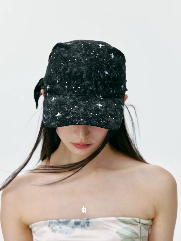 星空デザインの春夏用女性用キャップ【小包みのバイザー・おしゃれな印象】