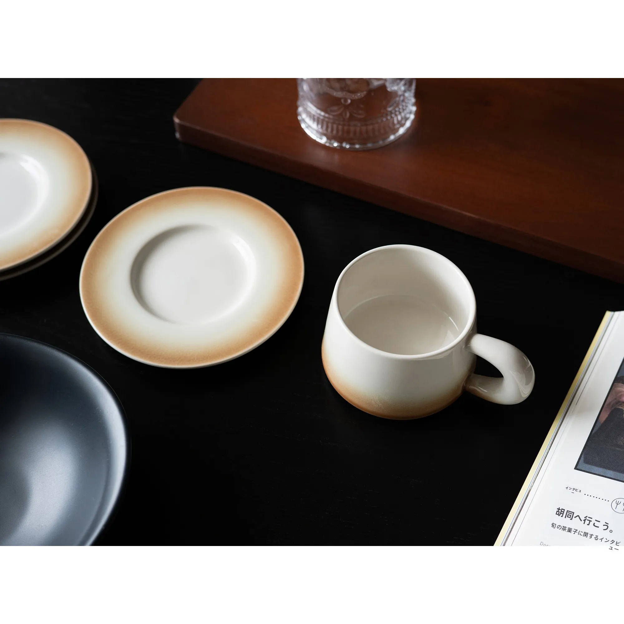 暹羅グラデーションの陶器製コーヒーカップとソーサー：ラテアート対応セットの実用性と耐久性解析
