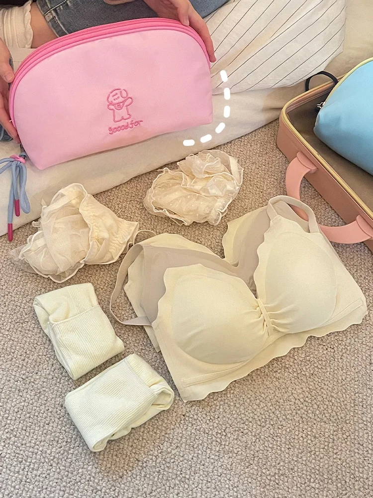 トートバッグの中身がぐちゃぐちゃになるのを防ぐには、どんな収納仕組みが最適？