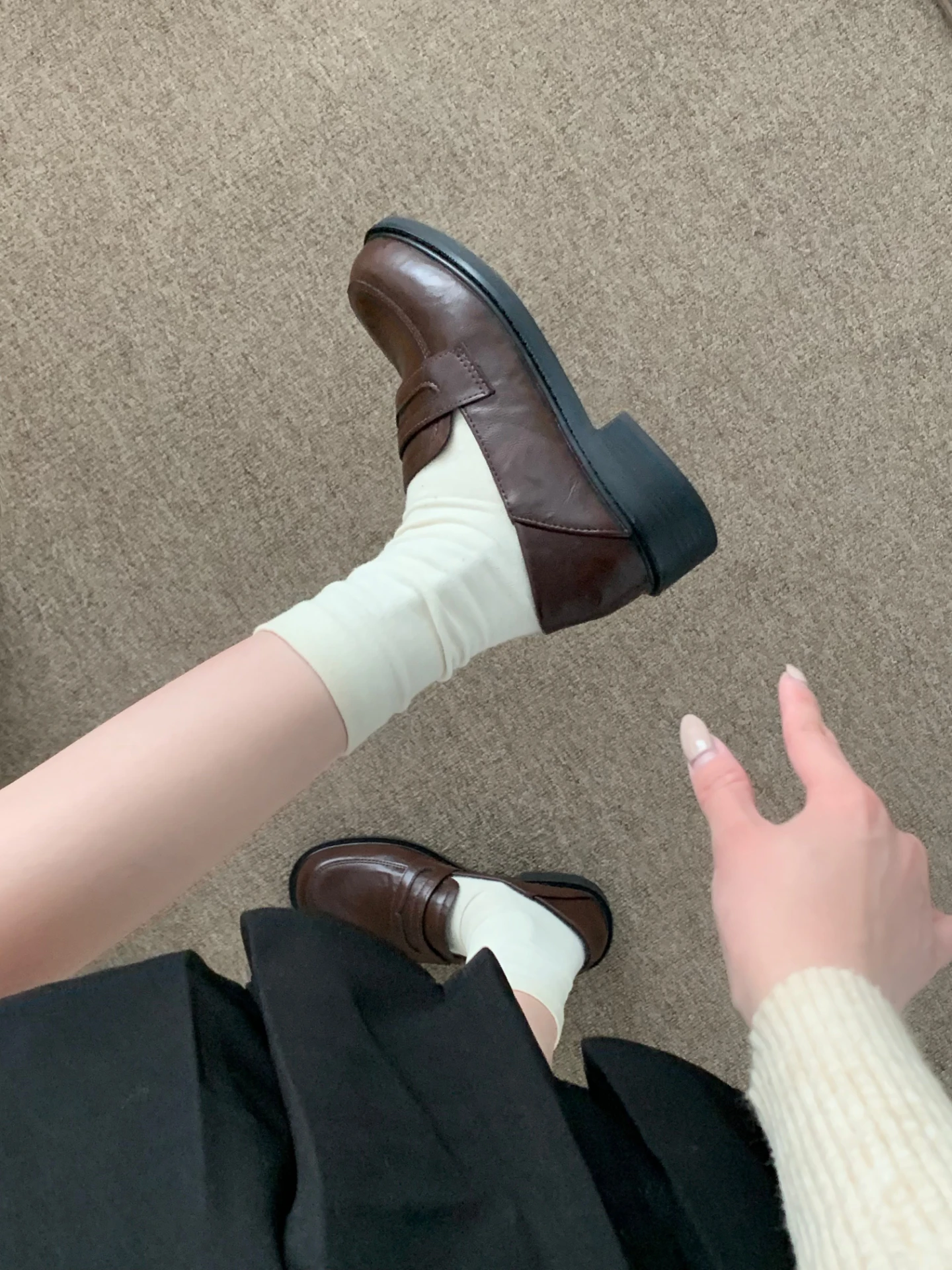 厚底ローファー：春にぴったりなレトロスタイル の低ヒール一足履きモデル