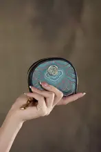 国風デザインの本革カードケース【多カードポケット・女性用・精緻な壮錦模様】