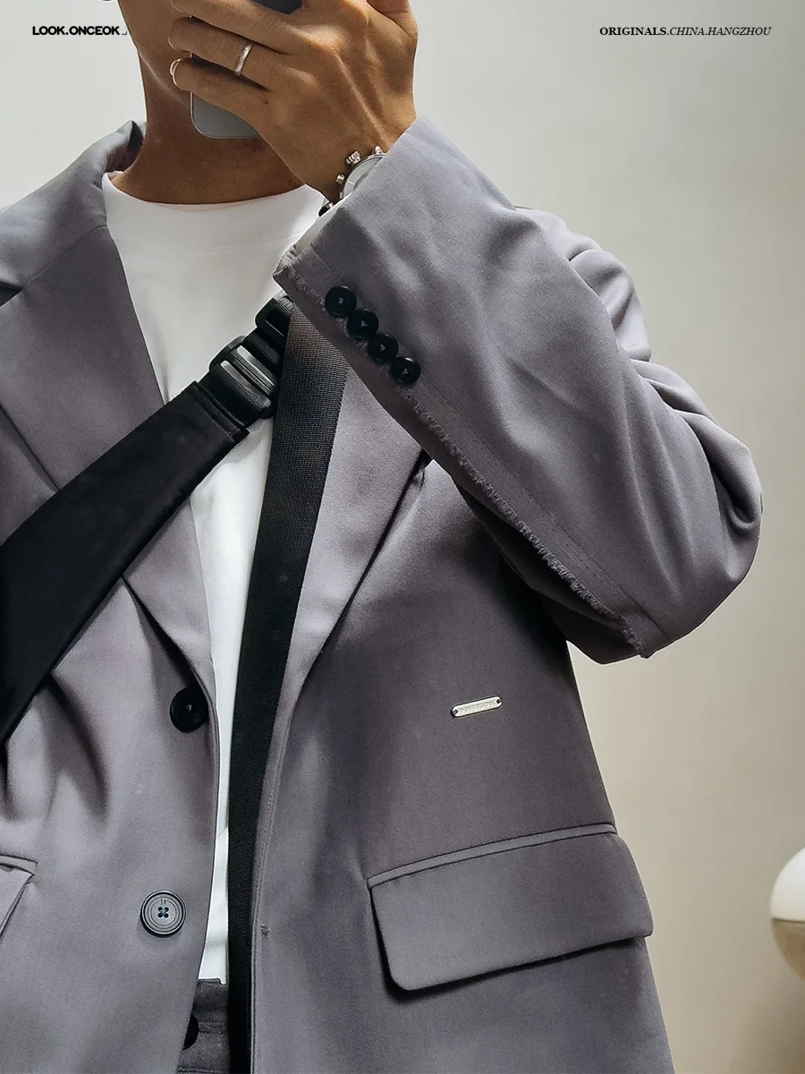 シンプルでかっこいい服 メンズ：カジュアル単色デザインのメンズジャケットの実用性とシーン別活用