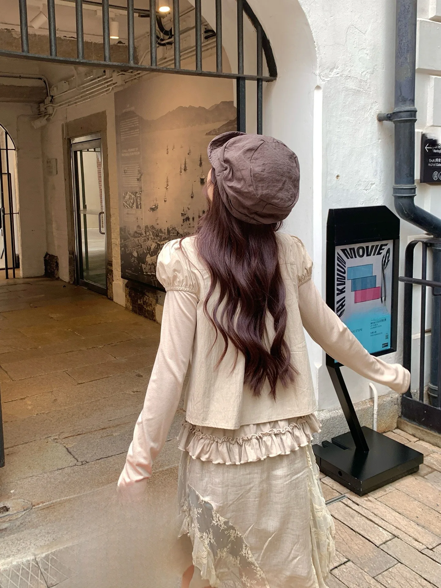 パフスリーブはなぜ今、若い女性の日常に不可欠なのか？