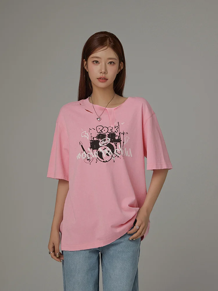 カジュアルなアニメ風ロゴプリントTシャツ：chuuブランドの夏用ロゴTシャツおすすめガイド