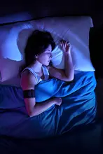睡眠と呼吸をモニタリングするスマートアラーム腕時計【洗える・心拍数測定機能付き】