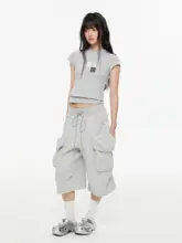 グレーの女性用スポーツショートパ  ンツ【春夏用・極上の柔らかさ・ルーズフィット・ランニング・カジュアル】（セットアップ対応）