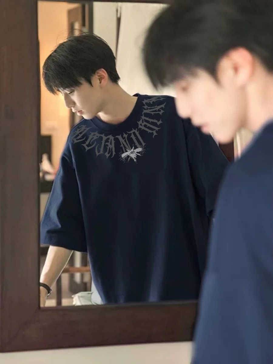 人気のモード系Tシャツとは？そのデザインと着こなしのコツを、1枚のTシャツで解き明かす