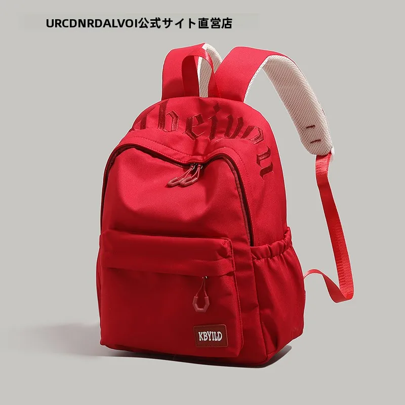 赤いリュックを選ぶべき理由は？今、注目されている「URのシンプルバックパック」が実は最強なのを解説