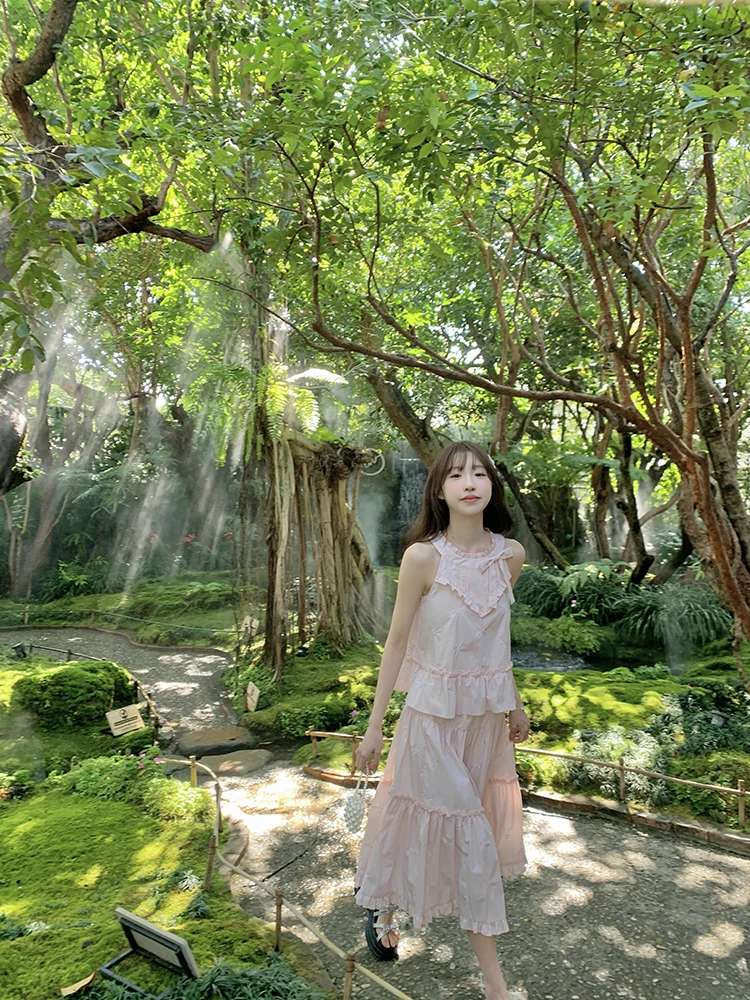 オリジナルデザインのJK制服【夏用・ノースリーブ・背中開き・モネの庭風】は明るい服としての実用性とファッション性をどう評価するか？