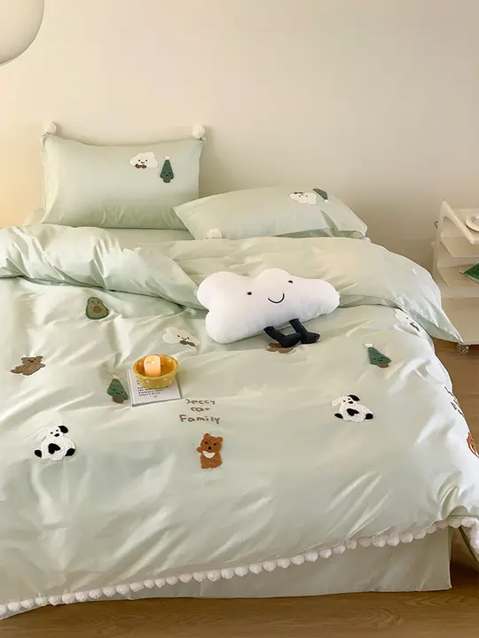 柔らかさ際立つ長綿素材のカートゥーン刺繍ベッドカバー【シングル・おしゃれなデザイン・四点セット（セットアップ対応）】