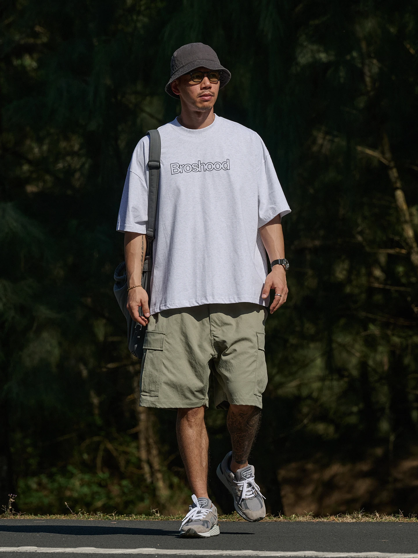 Broshood モード系Tシャツ：26SSシーズンのルーズフィットロゴプリントTシャツを徹底レビュー