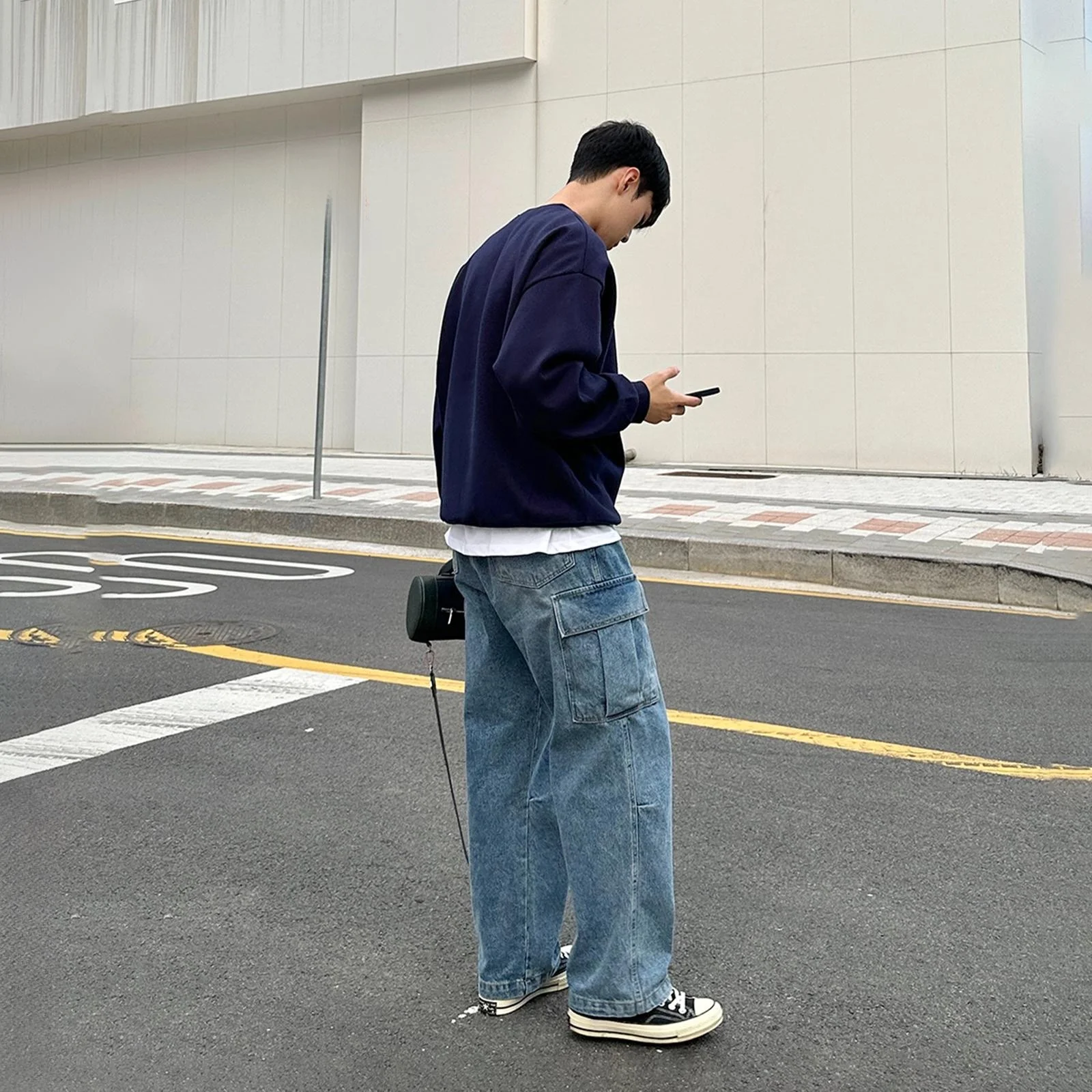 夏 メンズ コーデの基本ルール｜シンプルで実用的なワークカジュアルデニムパンツの選び方