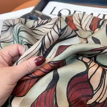 上質な絹とウールの春秋用スカーフ【多用途・女性用・高級感あり】