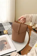おしゃれなミニショルダーバッグ【シンプル・軽量・縦型】