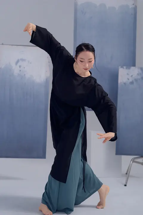 青色と黒の長襦袢と筒パンツ【男女兼用・現代舞用・丸首デザイン】