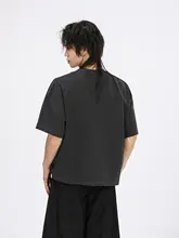 個性的な都市風デザインのプレーンショート丈Tシャツ【オーバーサイズ・短袖・シンプル】