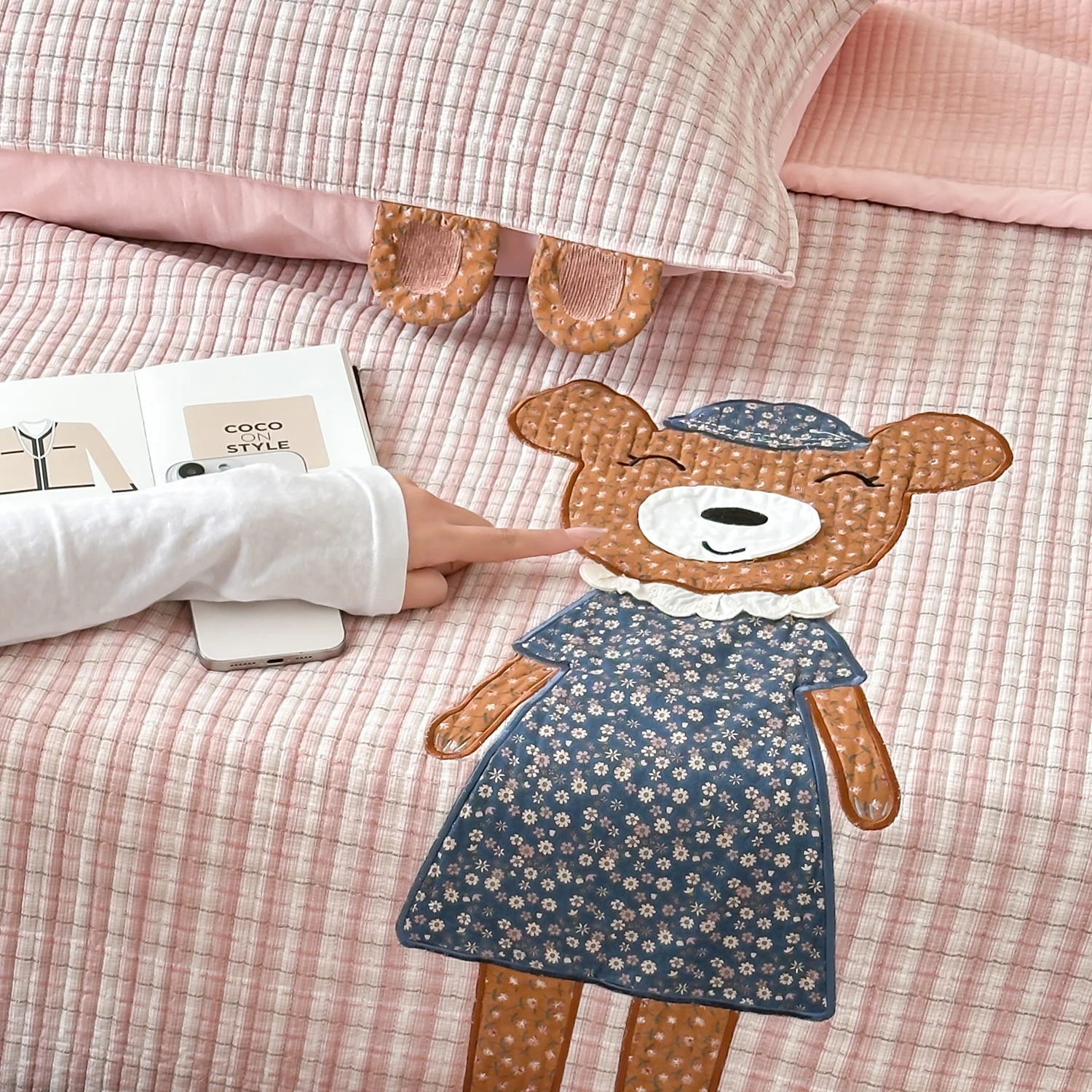 1歳の誕生日プレゼントに何が長く使  えるのか？親が選ぶべき「クマのベッドカバー」の本当の価値とは