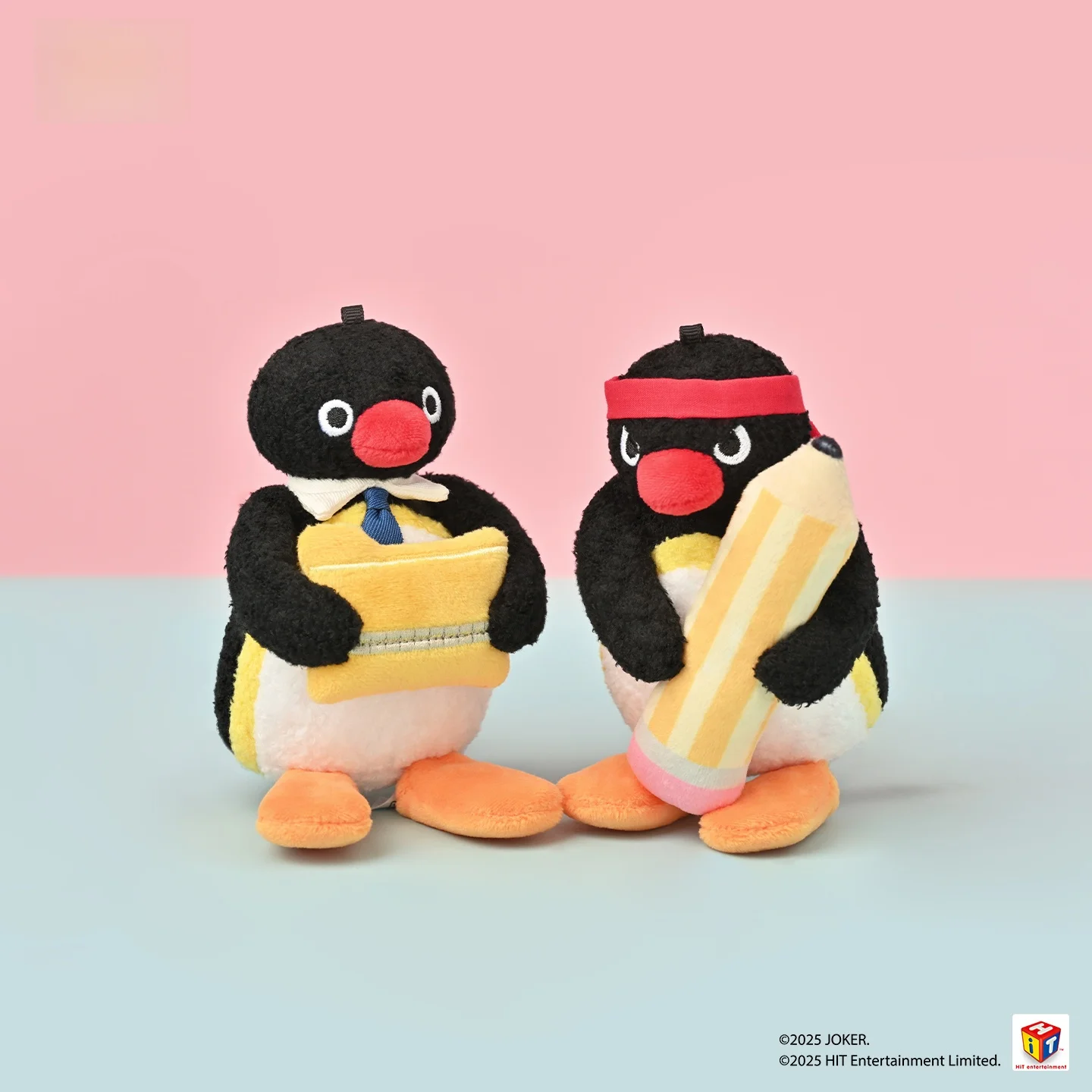 可愛いぬいぐるみペンギンのキーホルダーは、どんな小物か？