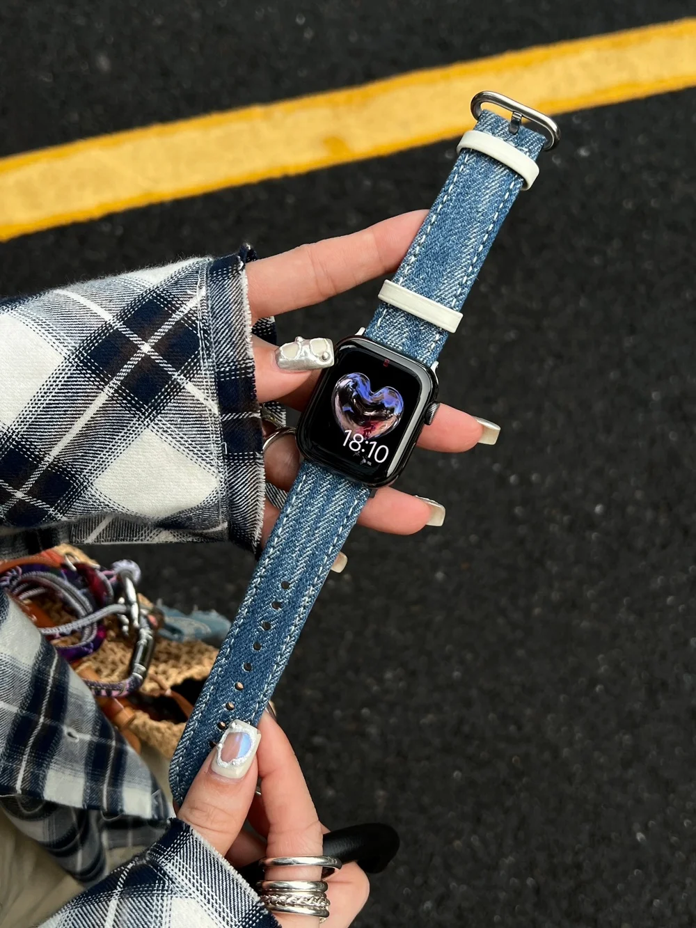 Android Apple Watch で悩むなら、このバイカラーベルトが解決する？
