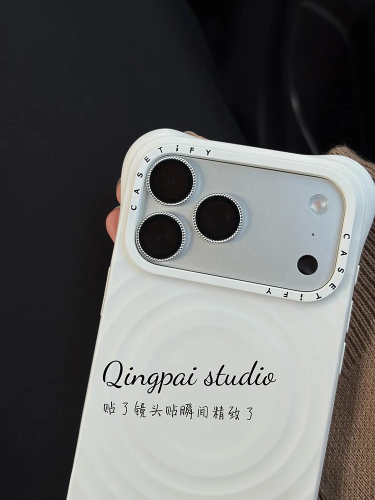銀色ストーン付きiPhoneカメラ保護フィルム：覗き見防止の実用性と耐久性を検証