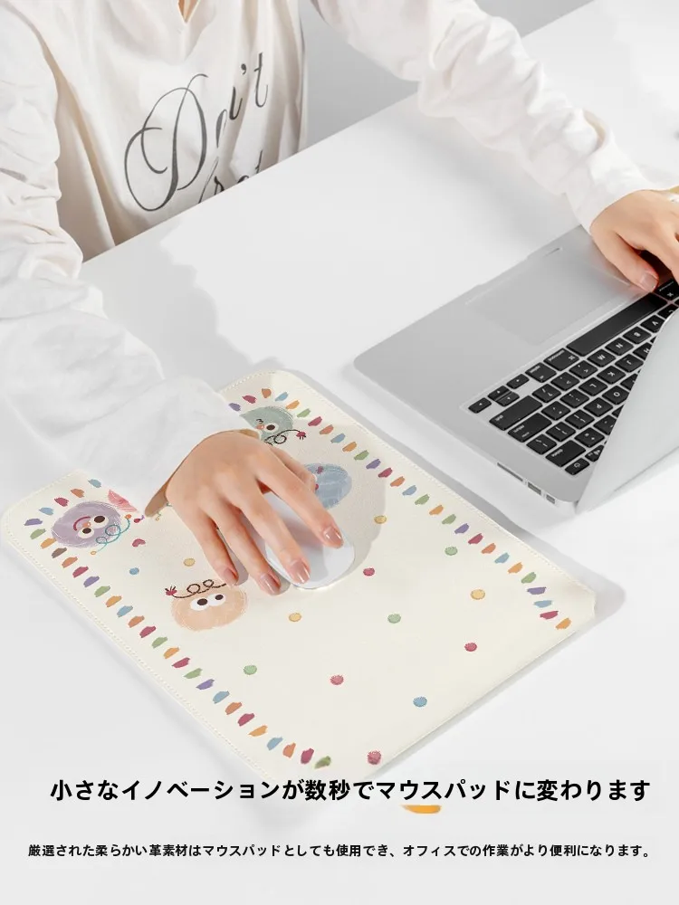 MacBook Air M2 ケースの保護性能とデザイン：ファー付きインナーケースの実用性を検証