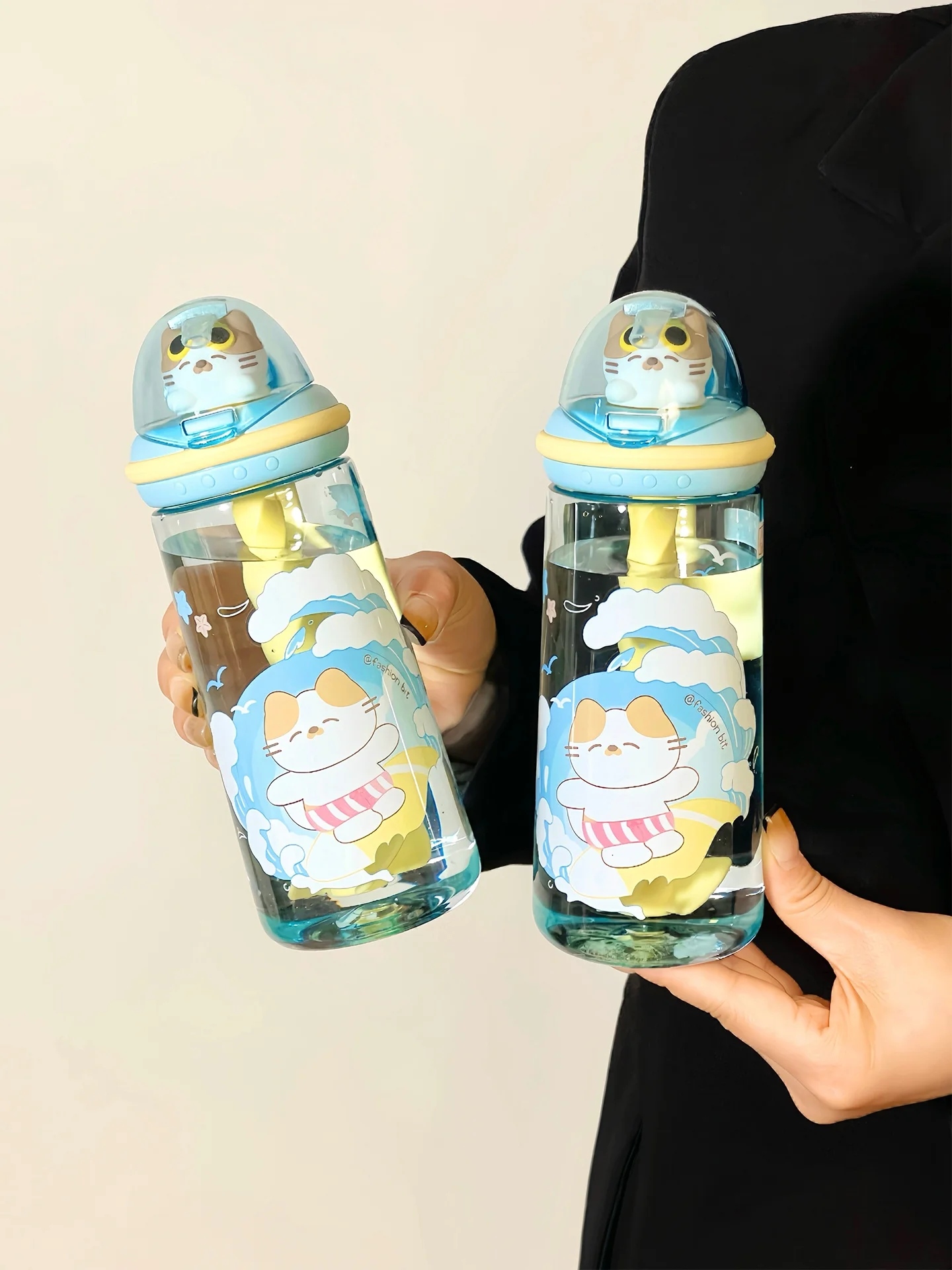 吸管付き水筒 透明デザイン 580ml キャリーバッグにも収まる