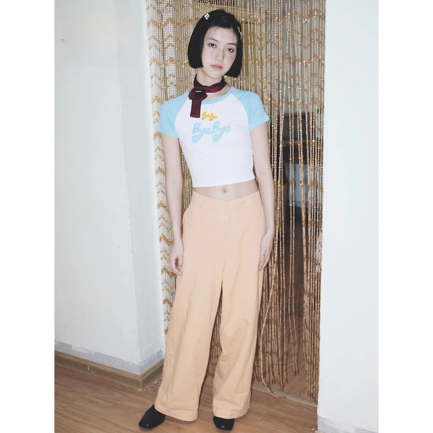 クロップドTシャツはどんな場面で着用すべき？リアルな使い方と選び方を解説