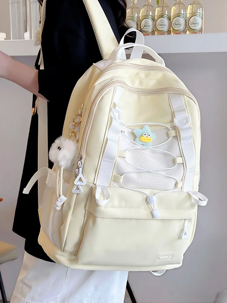 薄荷グリーンのリュックサック：カジュアルで大容量な女子用通学リュックの実用性解析