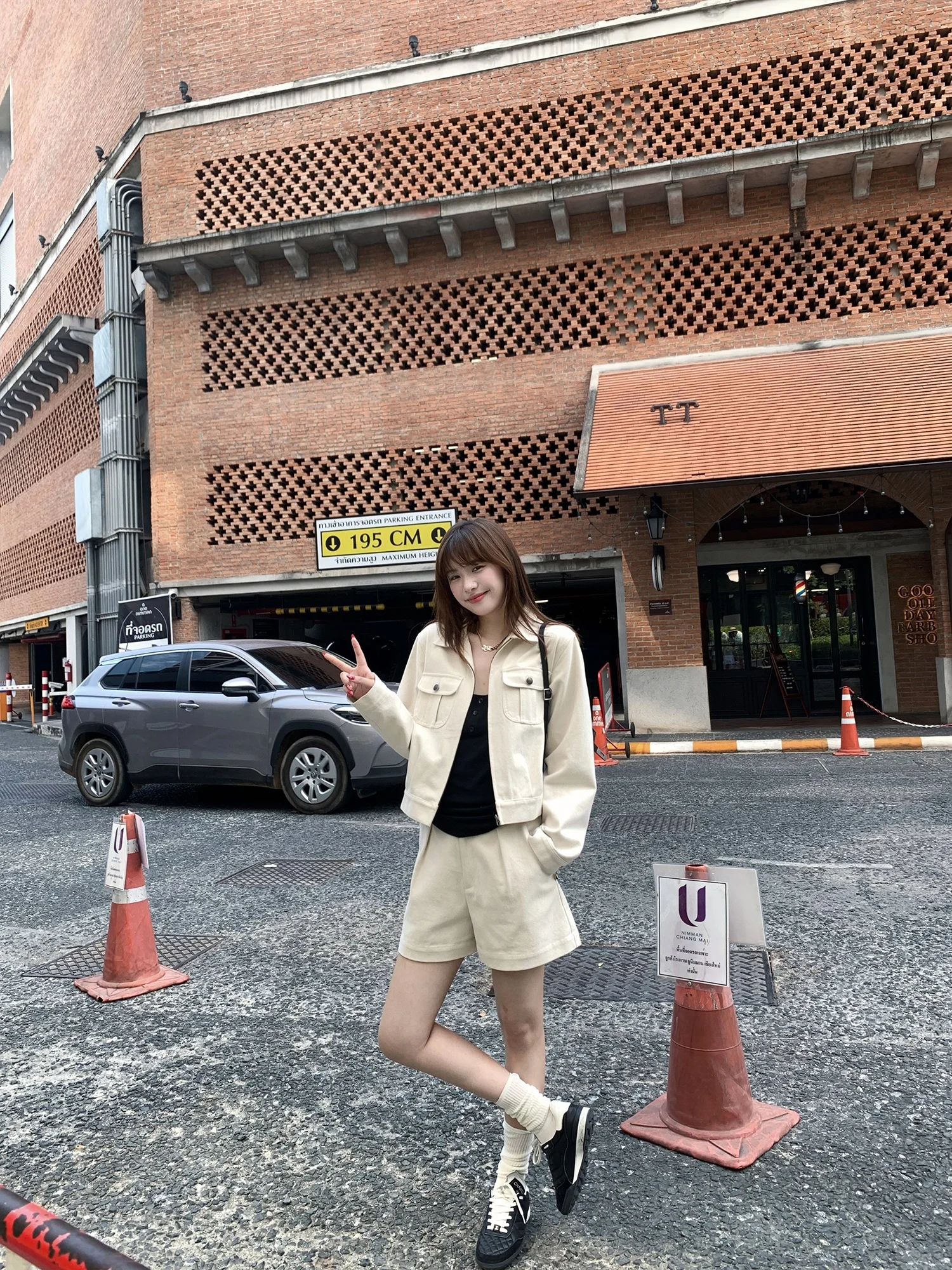 今どきの服は、本当にカジュアルなのか？工装ジャケットとショートパンツのセットが答えをくれた