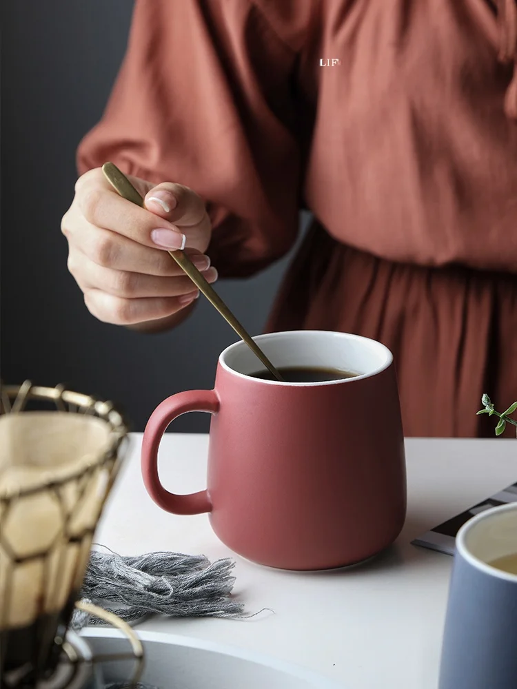 大きなサイズの陶器マグカップ：Tlife Ink カップル用北欧デザインの高級感と実用性